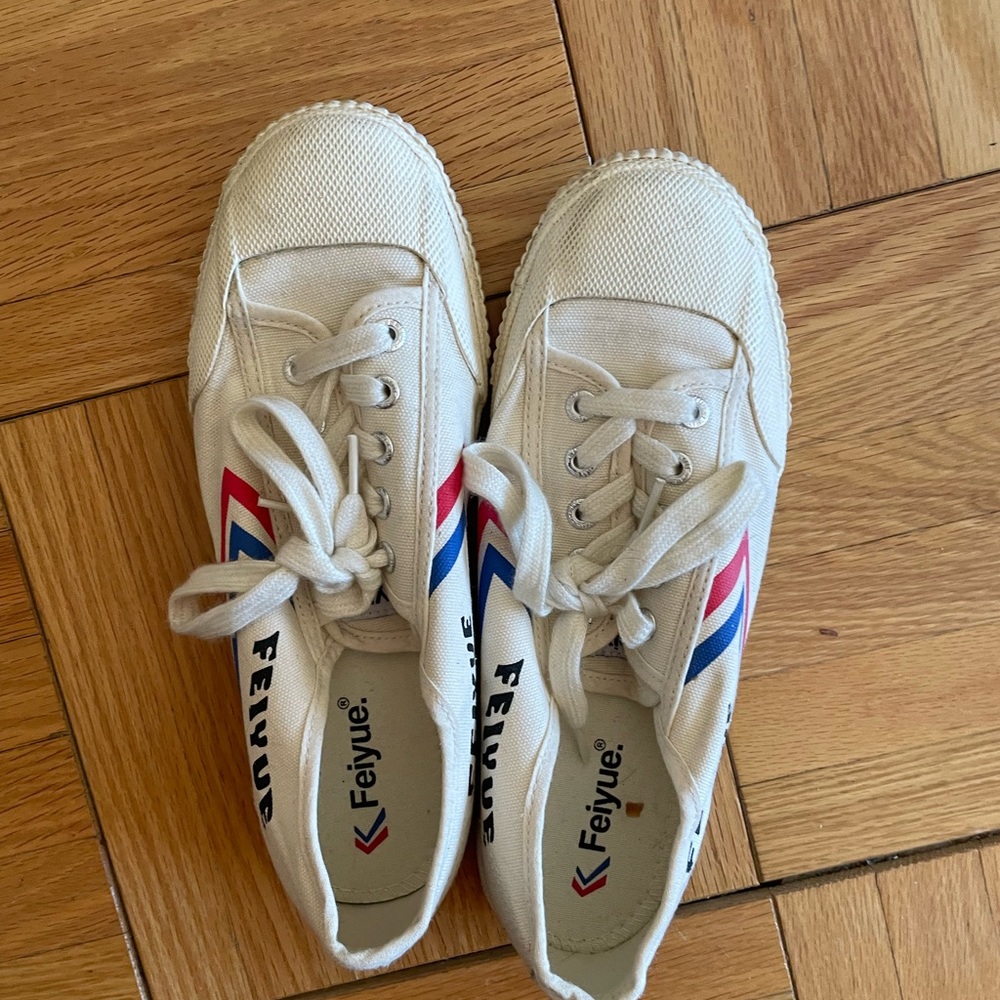 Almost perfect condition. Only worn three times.
